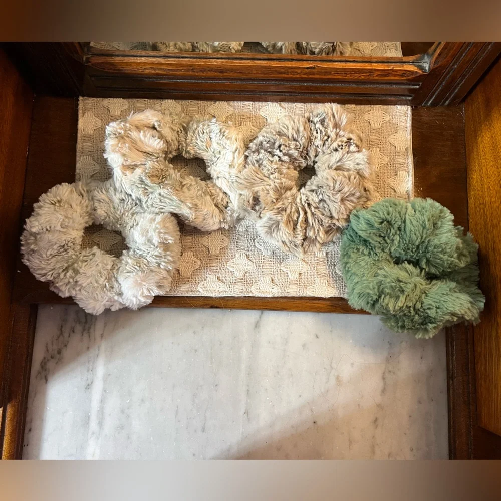 NO BRAND Minky Scrunchies Green & Grey 4 Piece Pack Soft Hair Ponytail Messy Bun